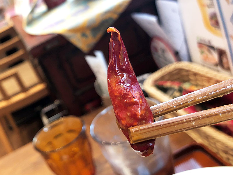 まるのままの唐辛子が1本入ってます