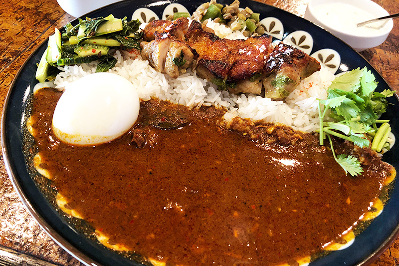 カレーハウスハタの「ベースカレー 全部のせ」