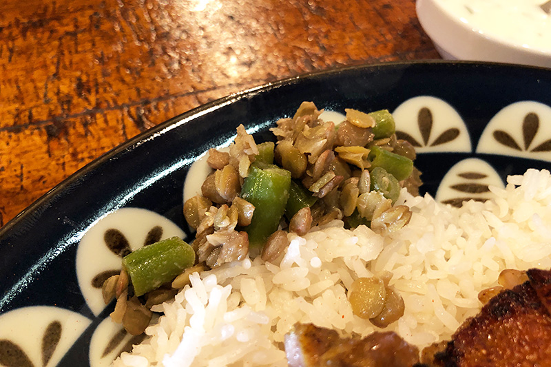 こちらの付け合わせはあっさり目ですが、