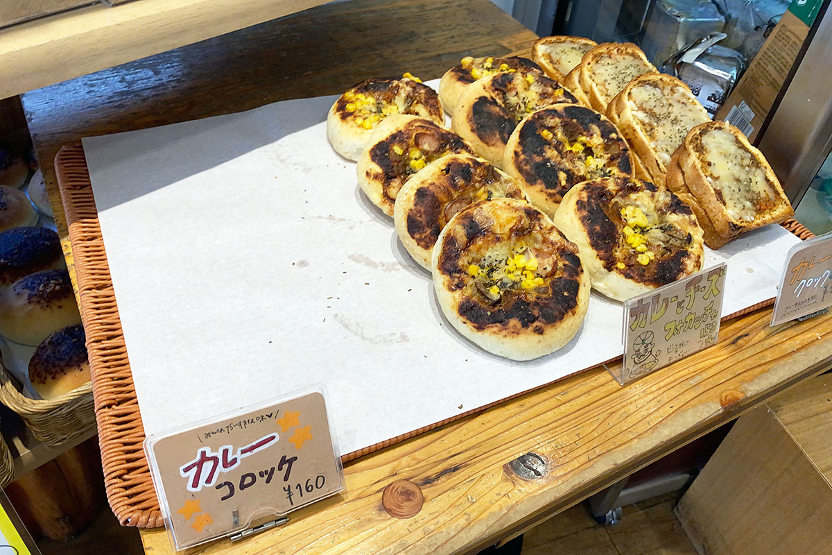 他にもカレーパンのメニューありまーす