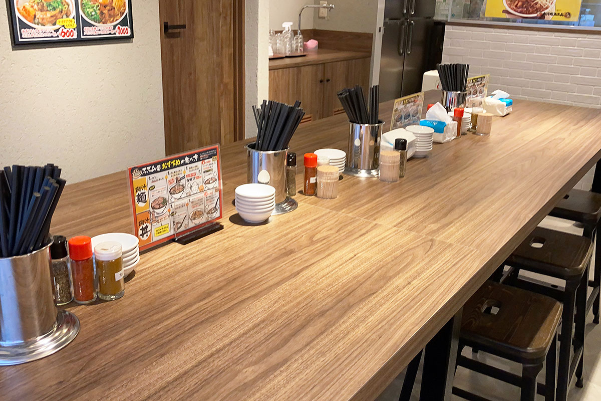 『肉汁麺ススム』下北沢店 店内