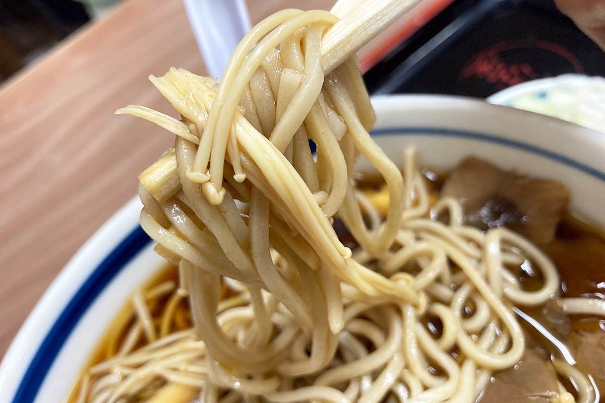 えのきがそばに擬態している