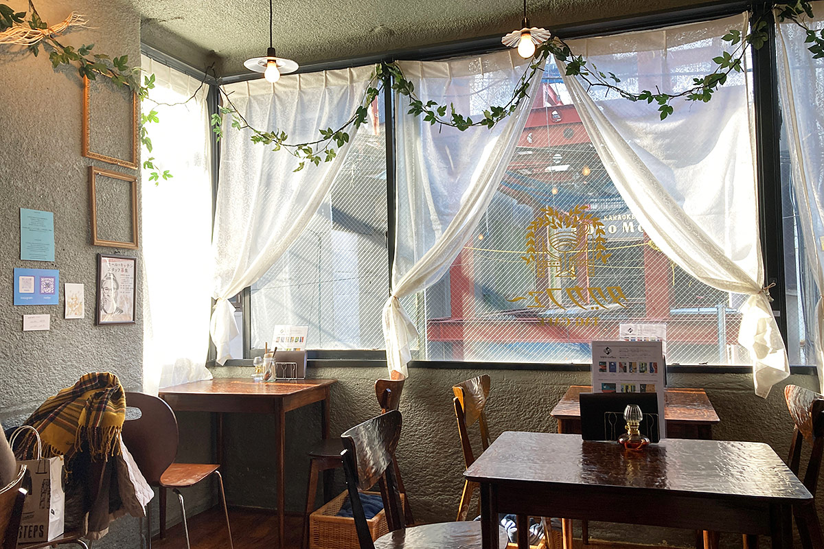 以前のカフェっぽいポップな雰囲気から、ノスタルジックな喫茶店にリニューアルしました