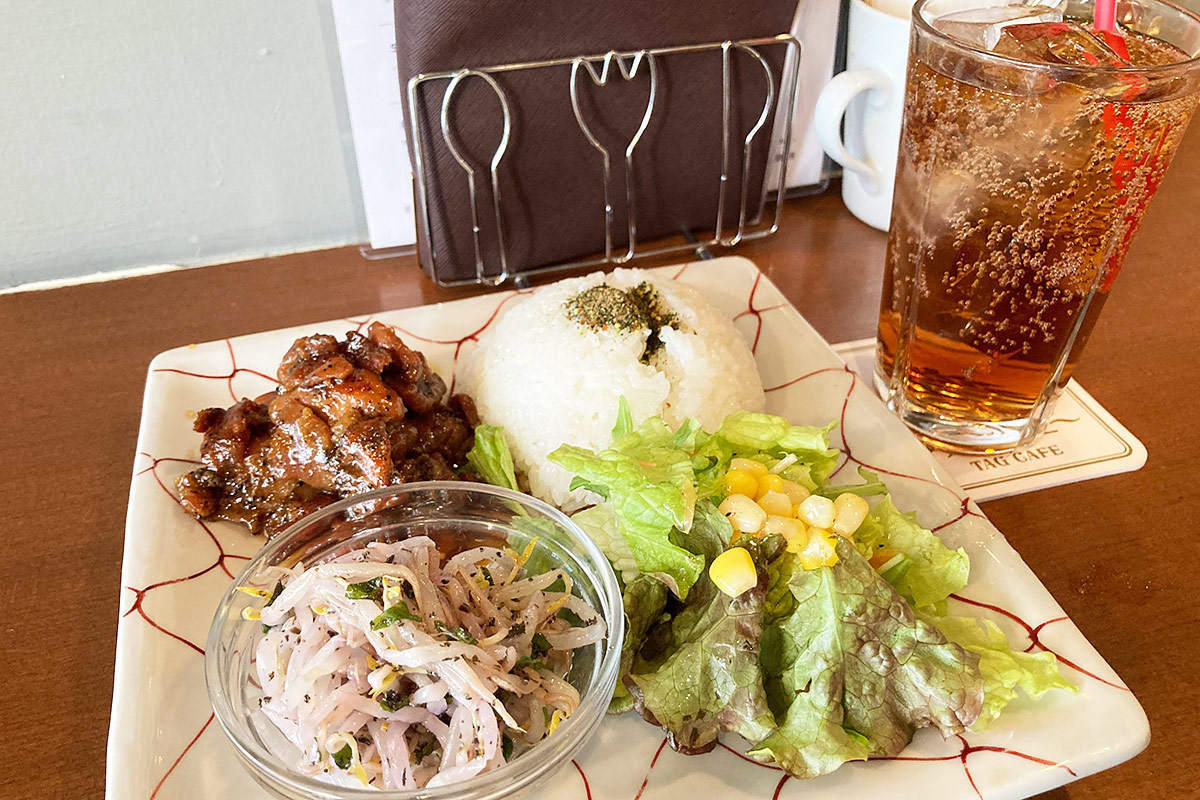 この日の日替わりランチは「鶏もも肉の黒胡椒煮」920円(税込)