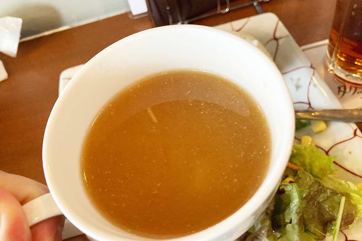 味噌風味のスープ、和洋感がレトロっぽい