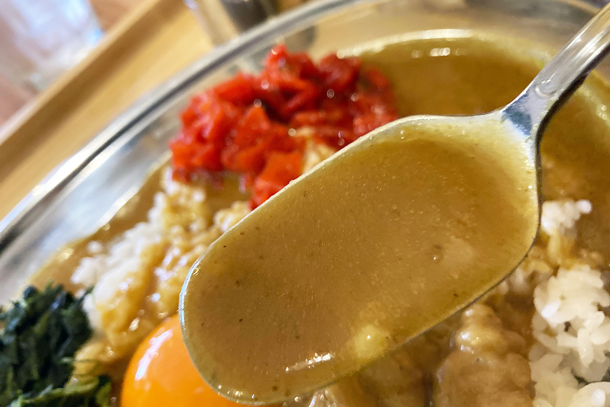 比較的サラッとしたカレー