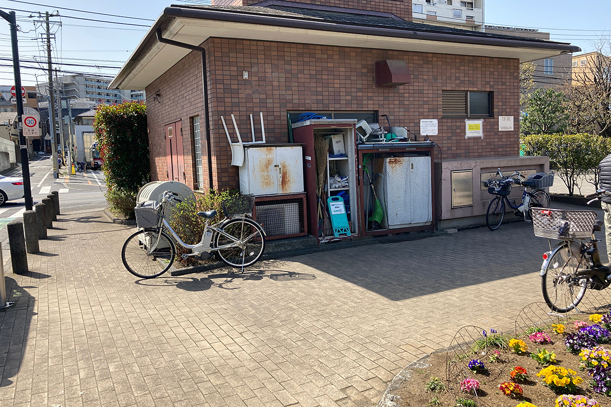 このトイレ手前のスペースに出店するのでしょうか?