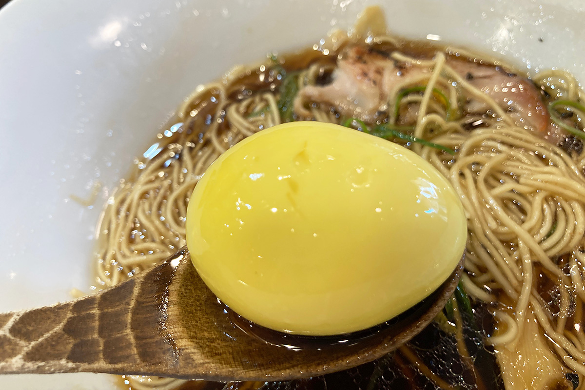 ちょっと不思議な色の味玉