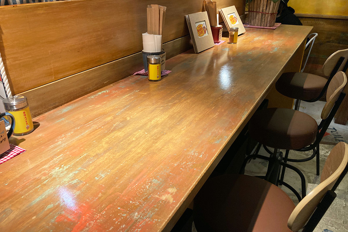 カウンター席に座ったけど、なんか落ち着く
