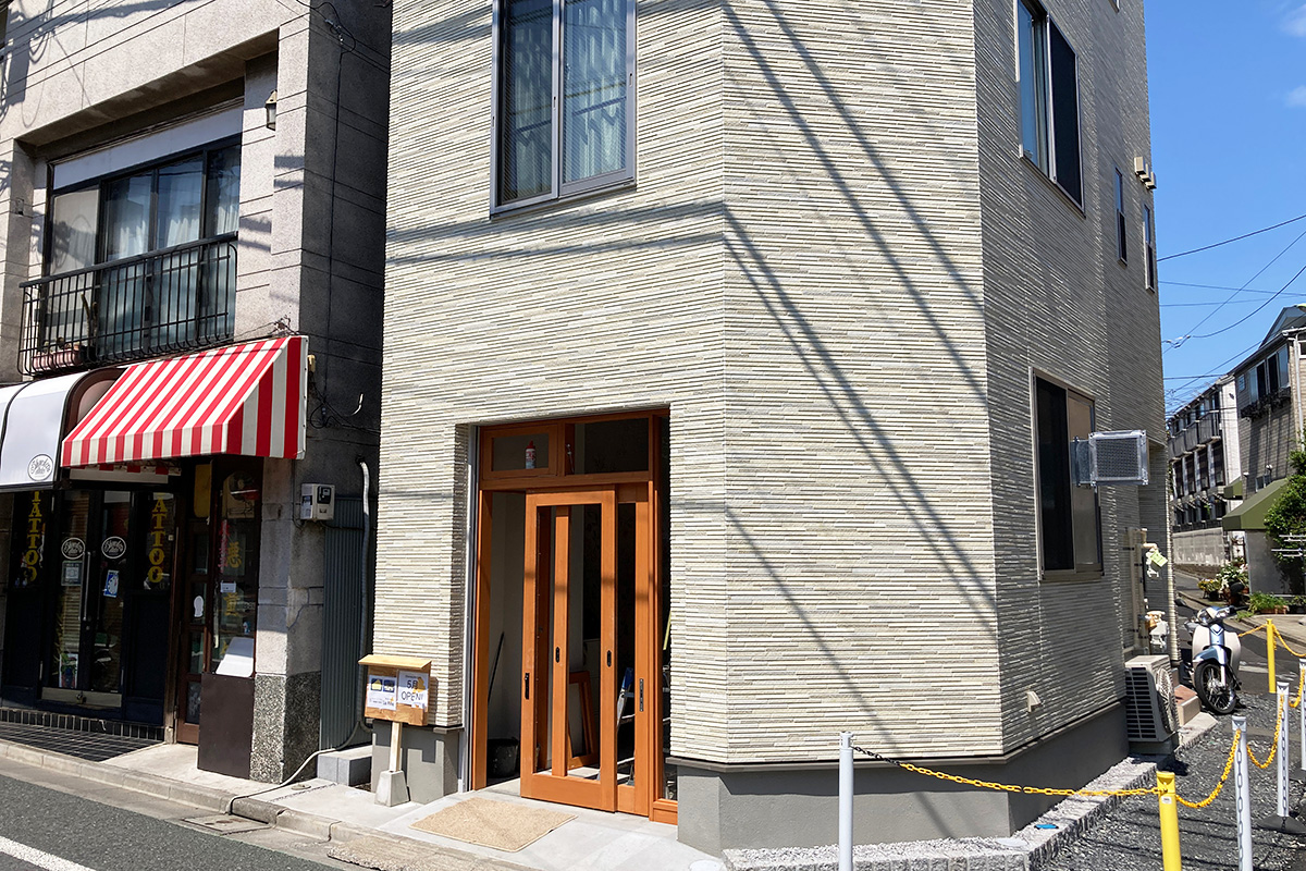こちらは下北沢一番街商店街の鎌倉通り寄りの新築のお店、前はお寿司屋さんだったところかな?