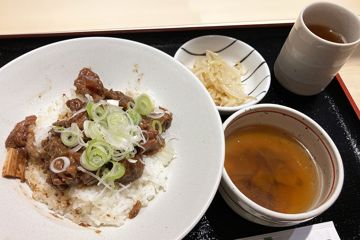 米すじ亭の「米沢牛すじ丼」900円