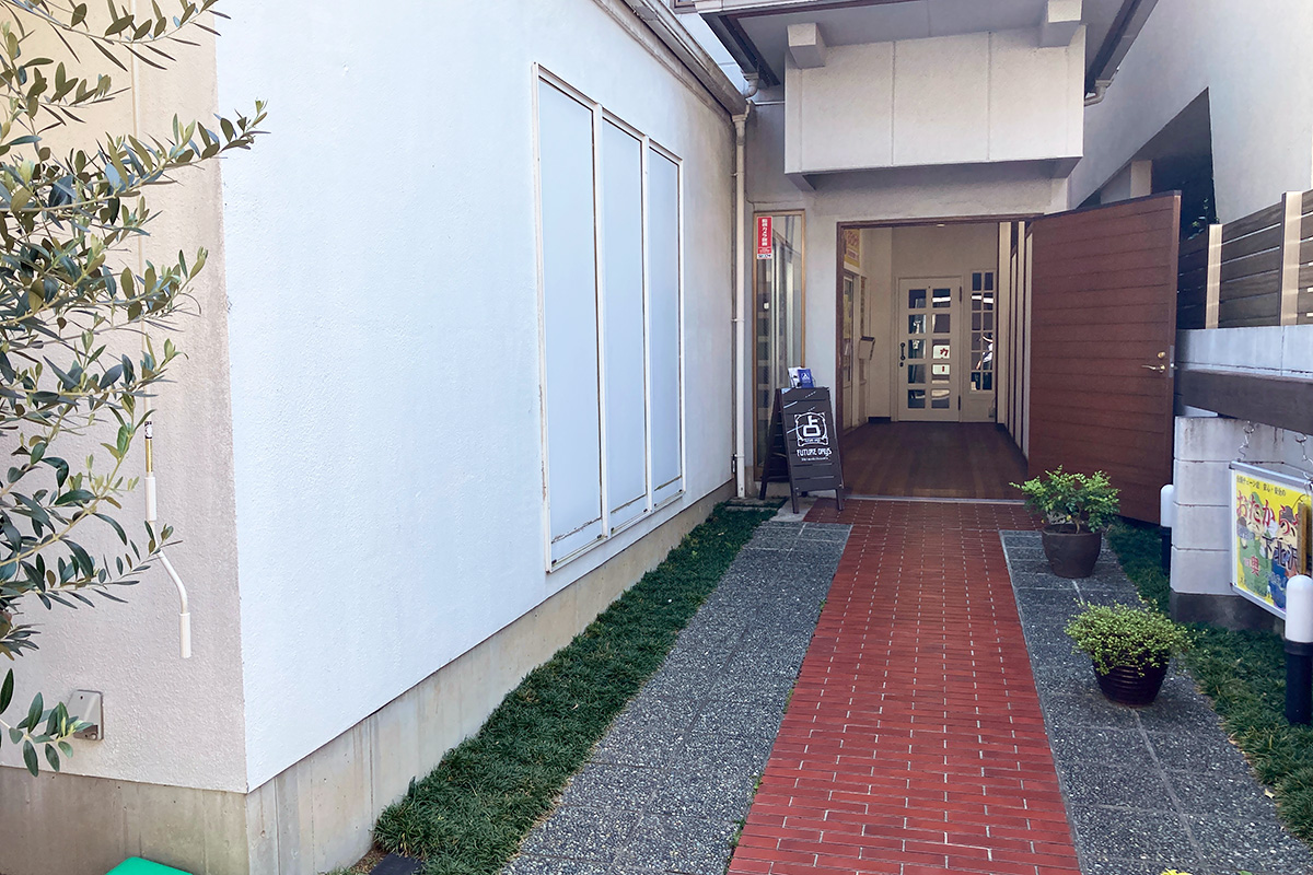 確かこの場所はかわいいマカロンパフェが食べられるお店があったはず