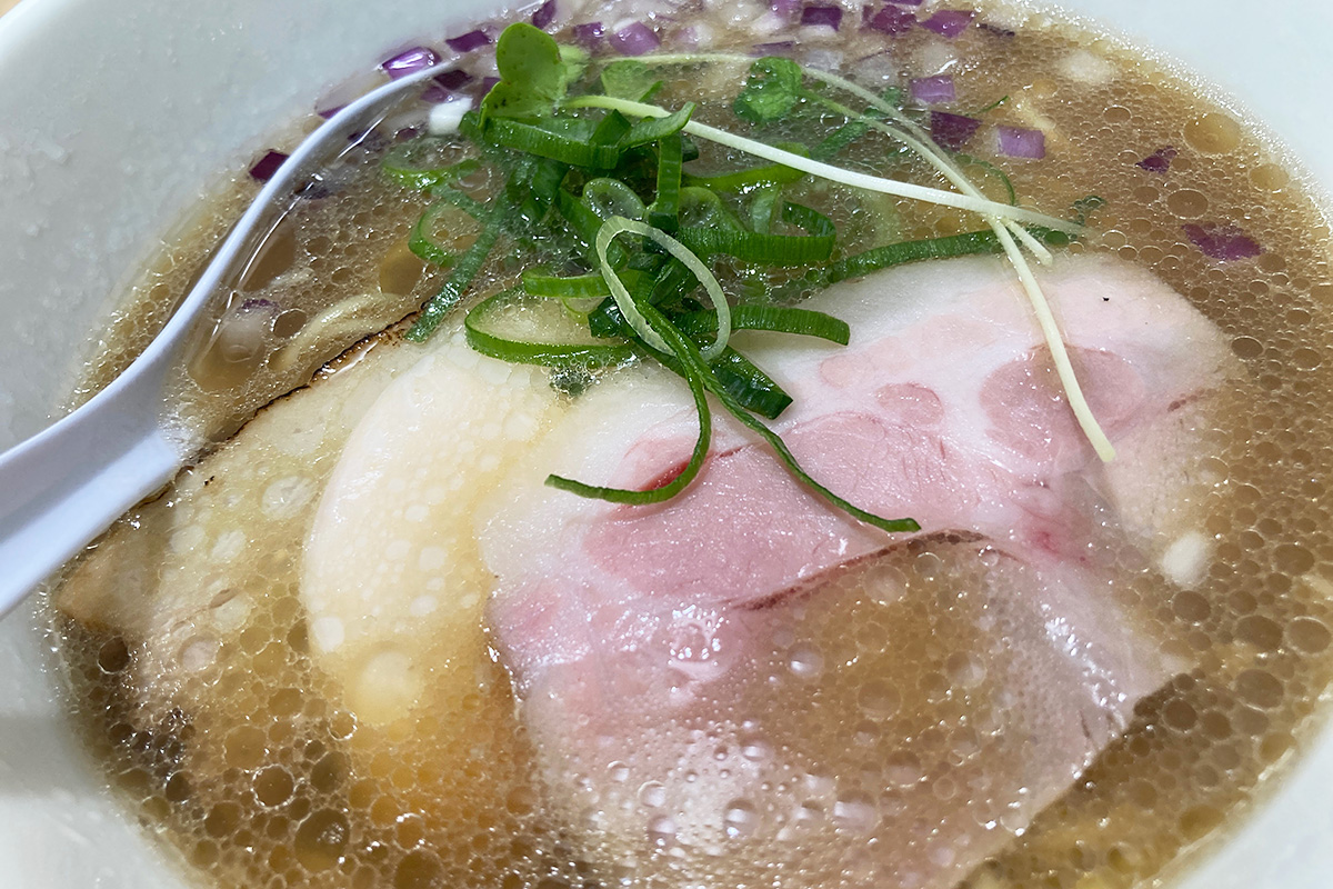 貝だしの香りあふれる「中華そば 醤油」