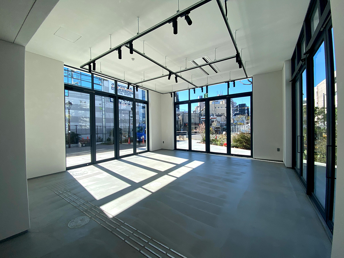 「ENTRANCE HALL」