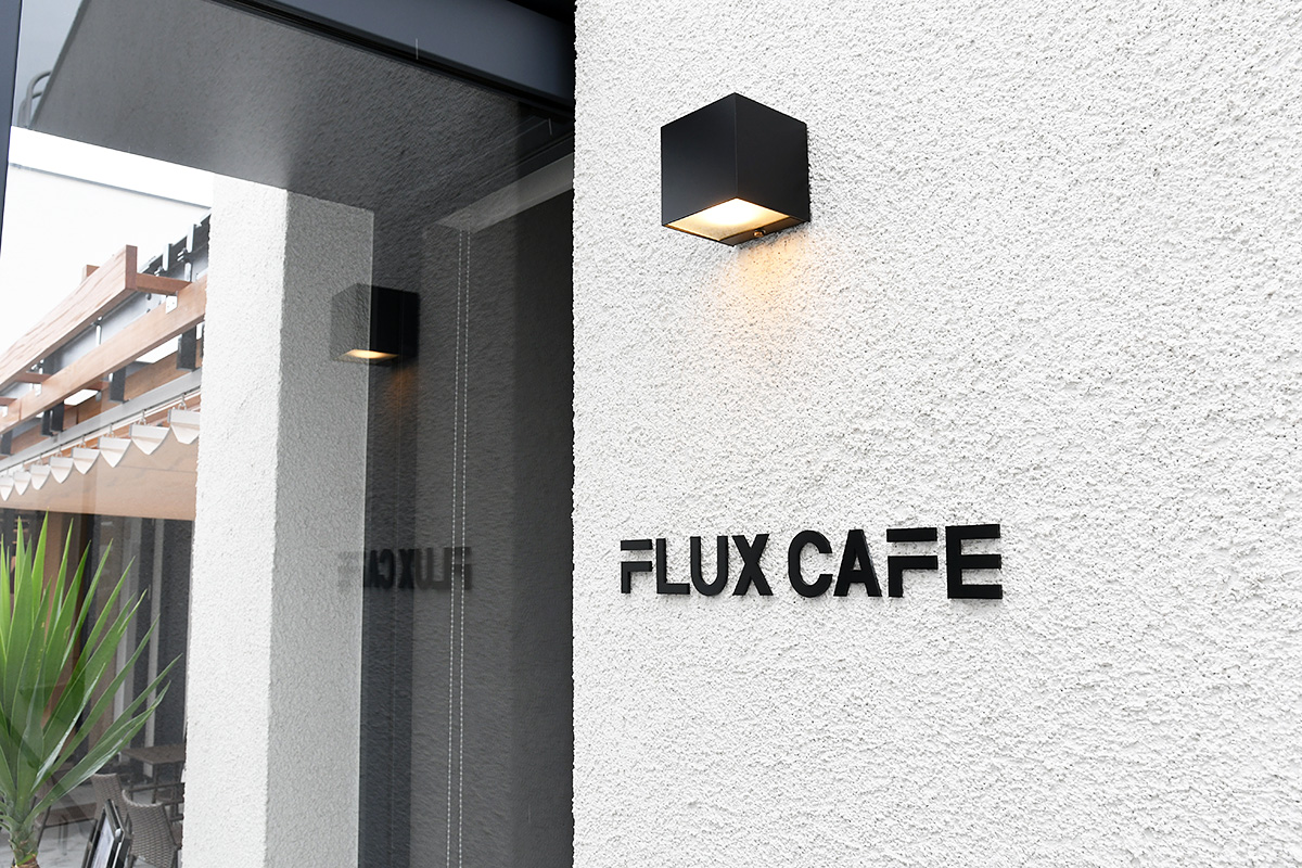 『FLUX CAFE』