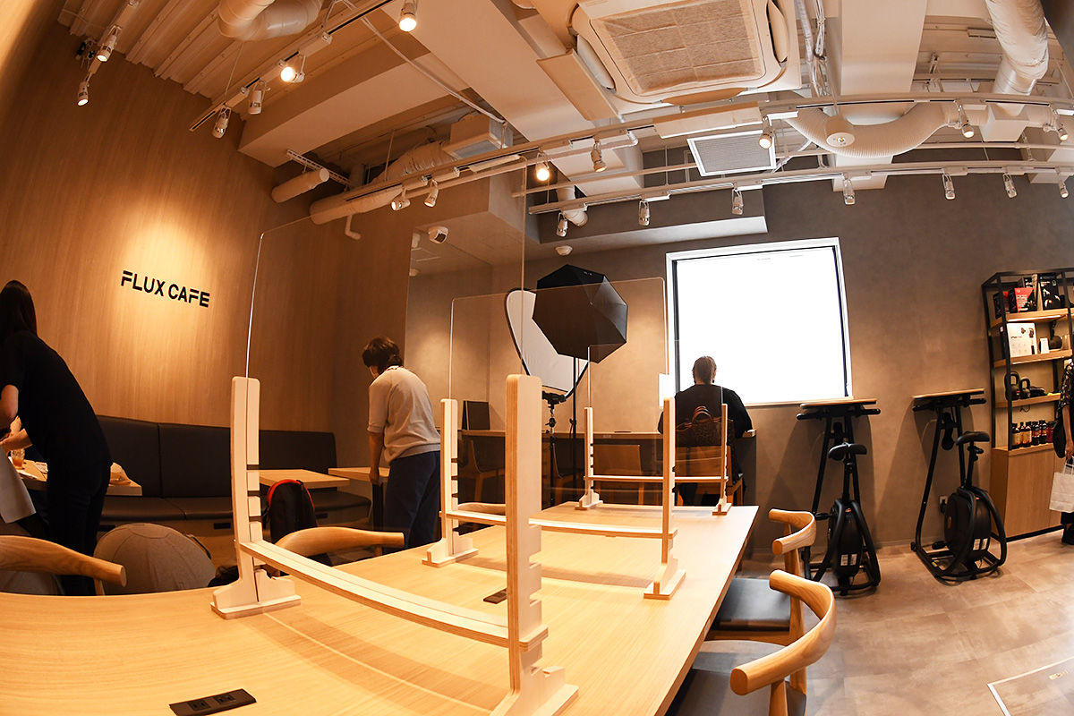 『FLUX CAFE』店内