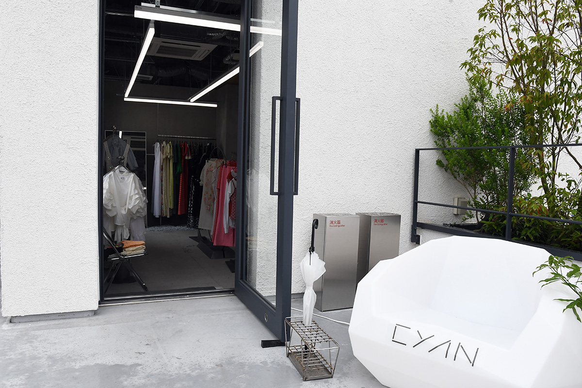 Room_2−2
「CYAN -vintage&used-」
CLOTHES SHOP