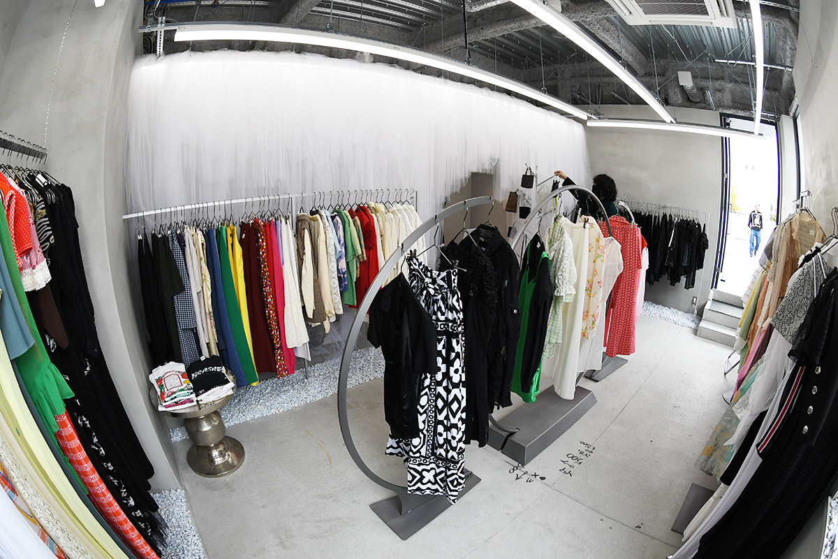 CYAN -vintage&used-
【営業時間 / 定休日】 12時-20時 / 年末年始
「アメリカやヨーロッパを中心に世界各国で買い集めた、ウィメンズ向けの古着とアクセサリーを展開するヴィンテージショップ。長く愛用しても飽きのこない、高いデザイン性と普遍的な魅力を持つアイテムが揃います。すべて一点ものだからこその、一期一会の出合いを楽しんでください」
