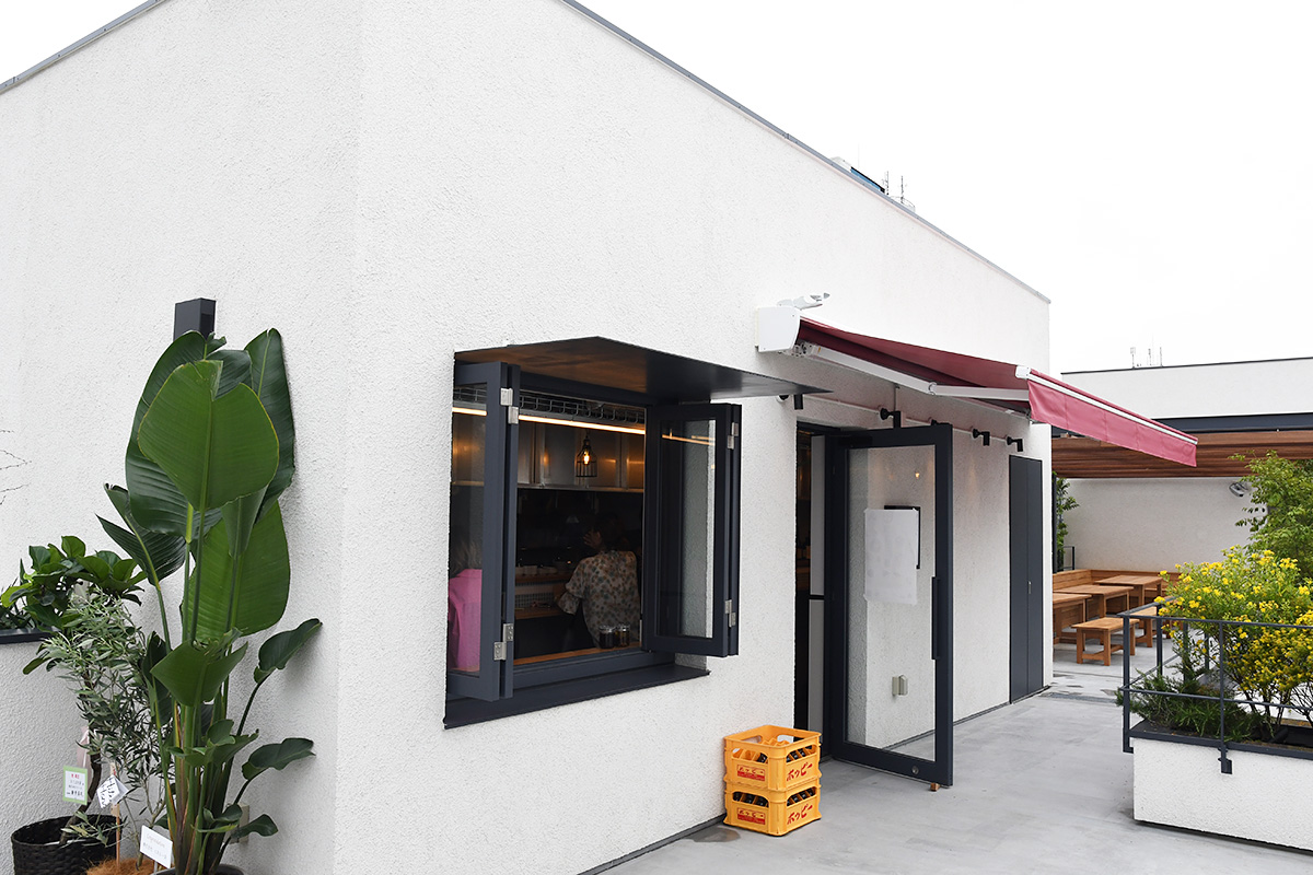 Room_2−9
「立てば天国」
STANDING IZAKAYA
