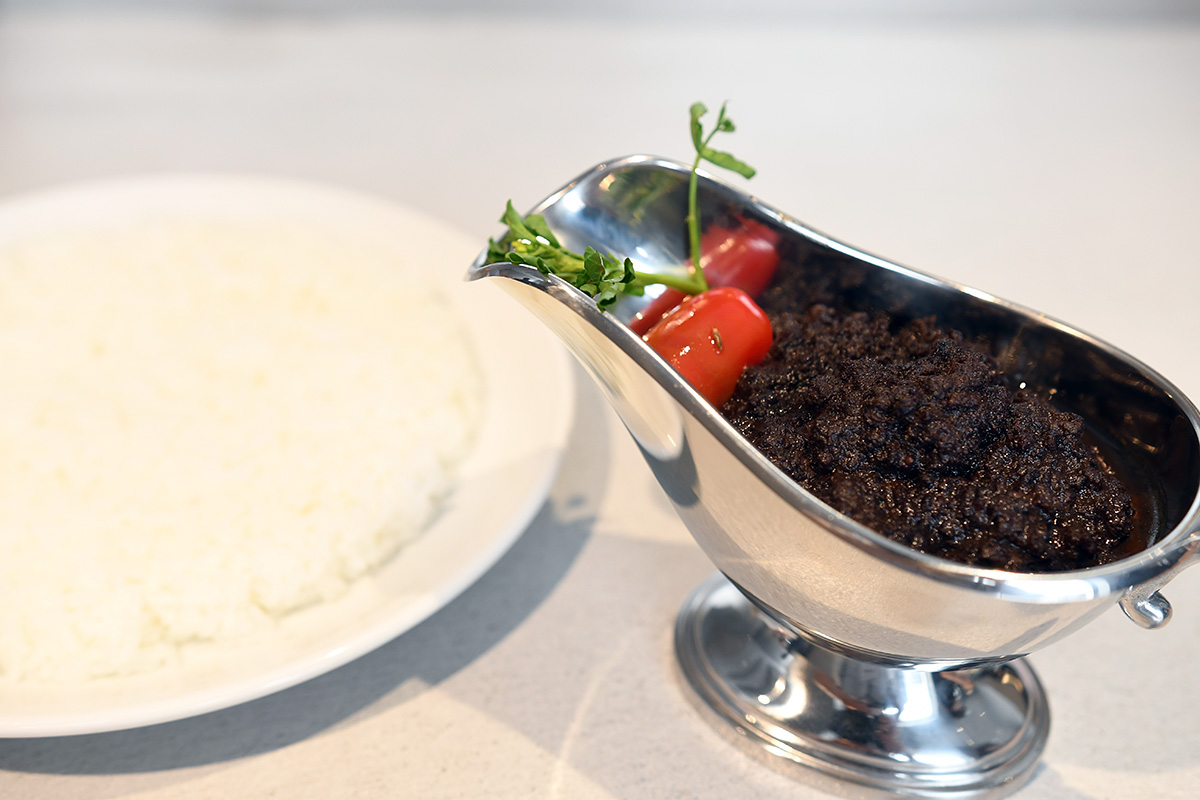 和牛ひき肉と山椒薫る「ペトラカレー」