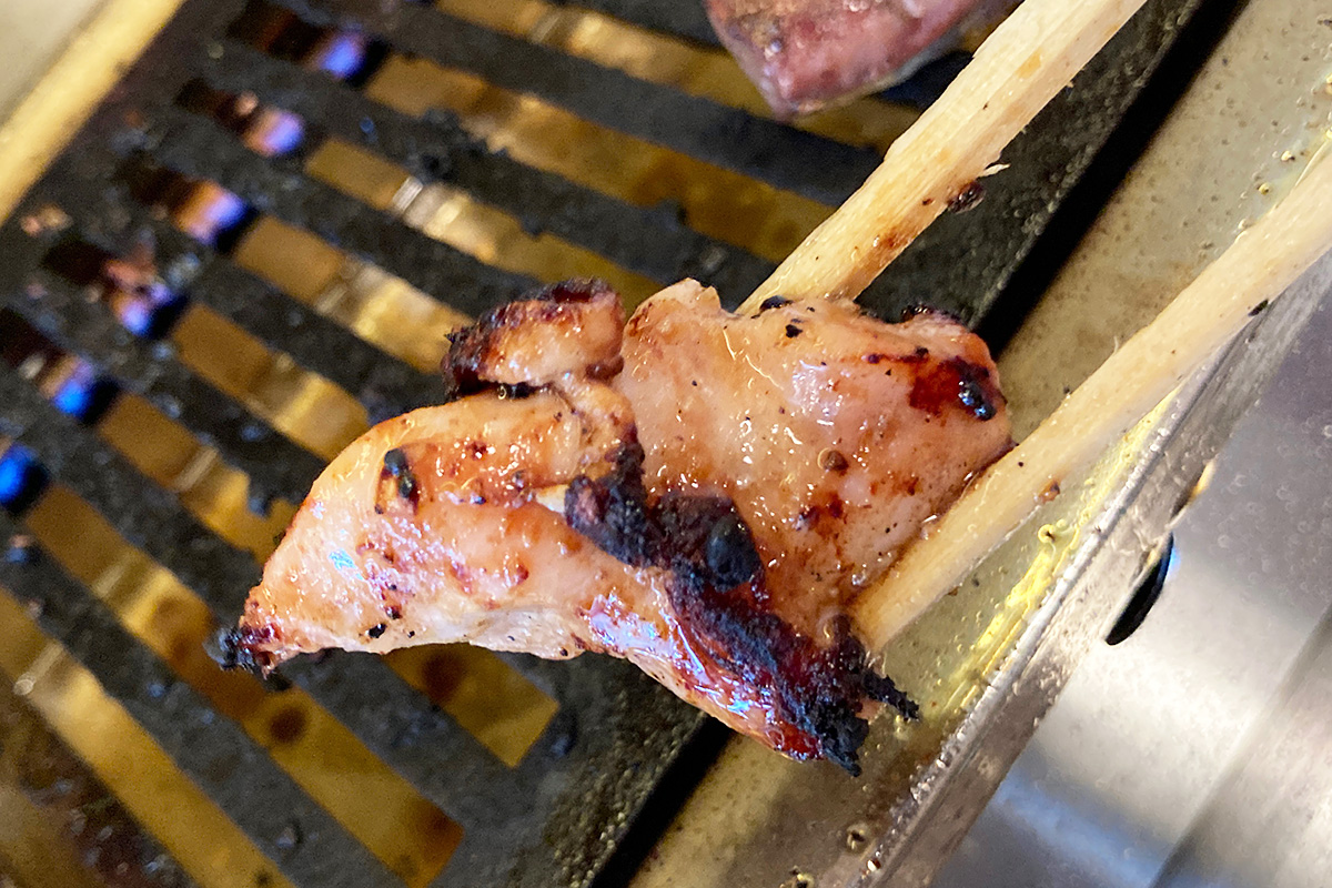 麹鶏食べます! ぬああ、なんだこのうまさ!! 塩麹が鶏を、鶏をお! 最高に引き立てているううう!!
