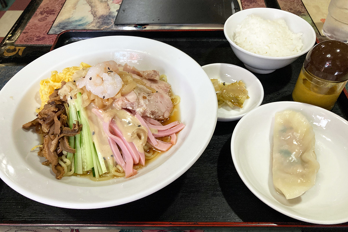 新雪園のランチ「ゴマたれ冷中華」900円(税込990円)