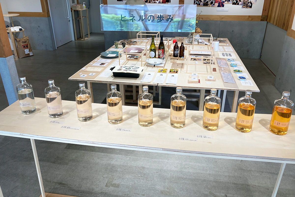 「ヒネルの歩み」をお酒が熟成するような感覚で知ることができる展示
