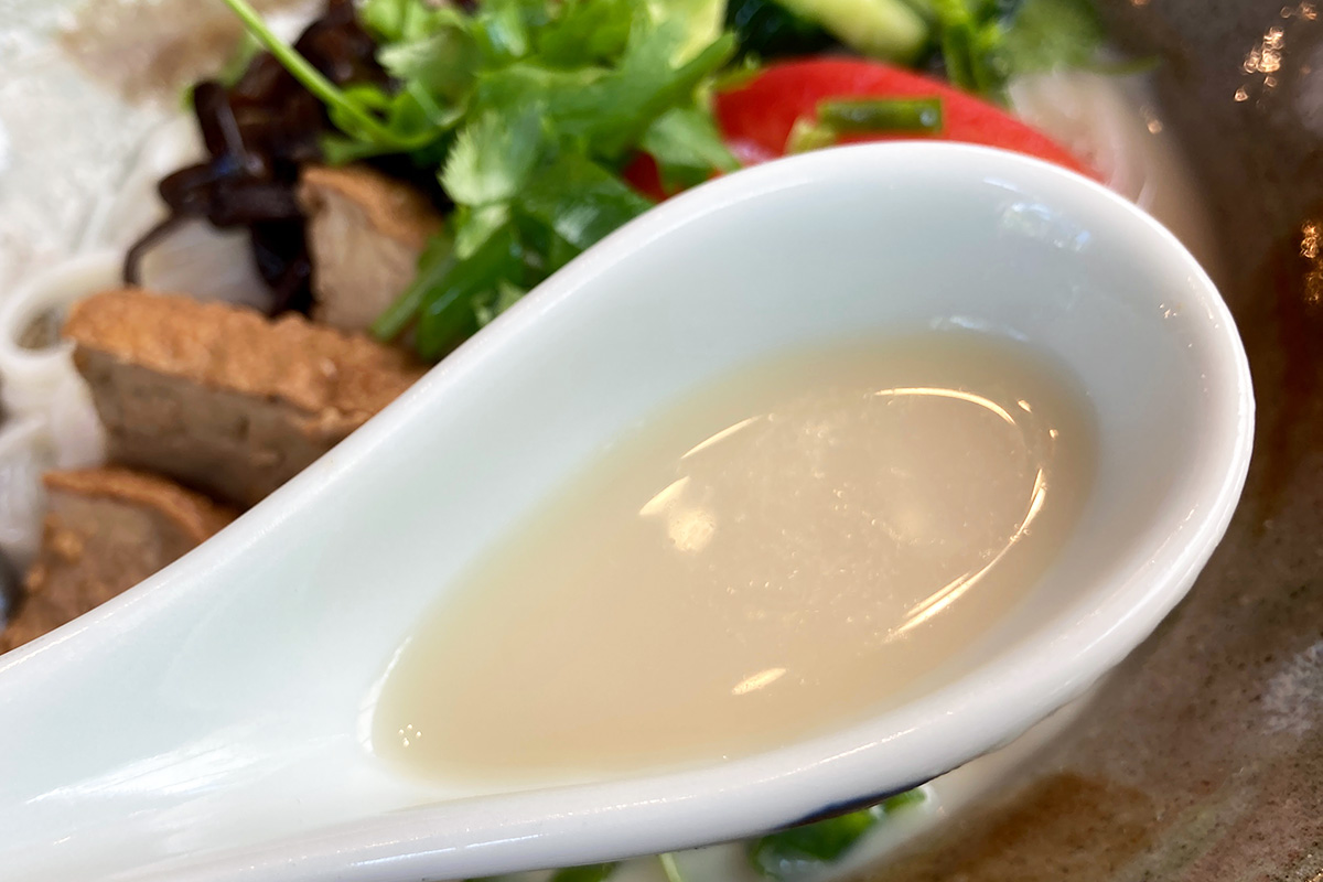乳白色のスープは豆乳ベース