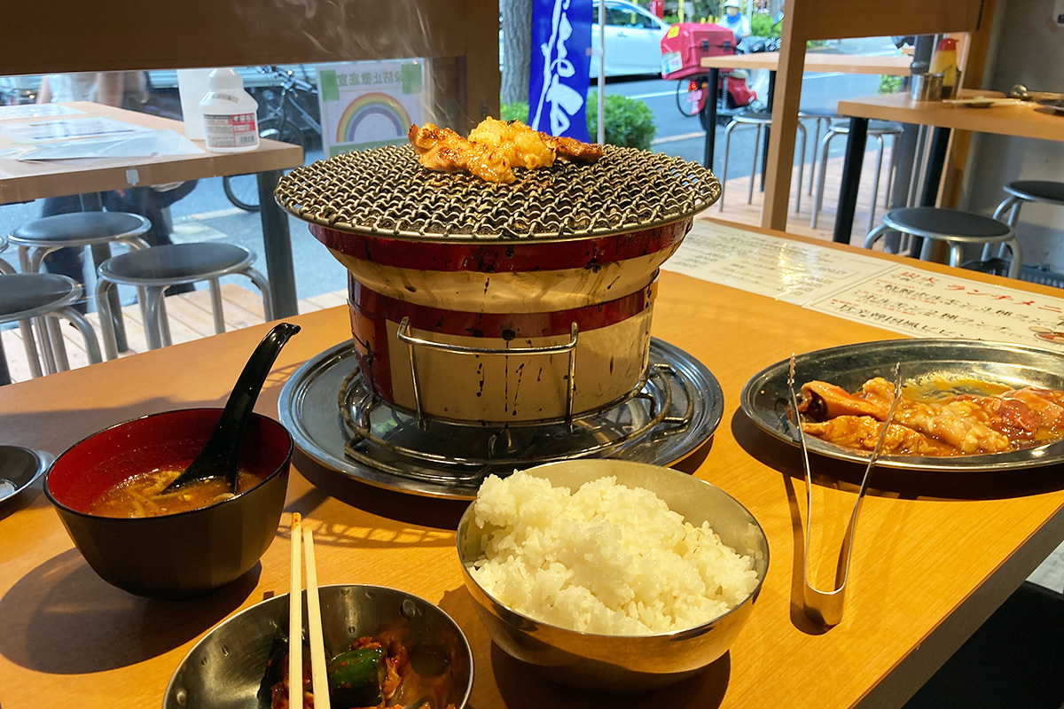 ホルモン青木の「特製ホルモン3種ランチ」1000円