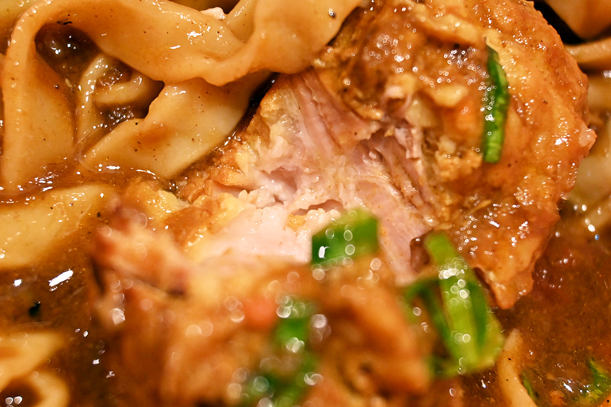 そして気になるのはめっちゃホロホロに煮込まれた角煮