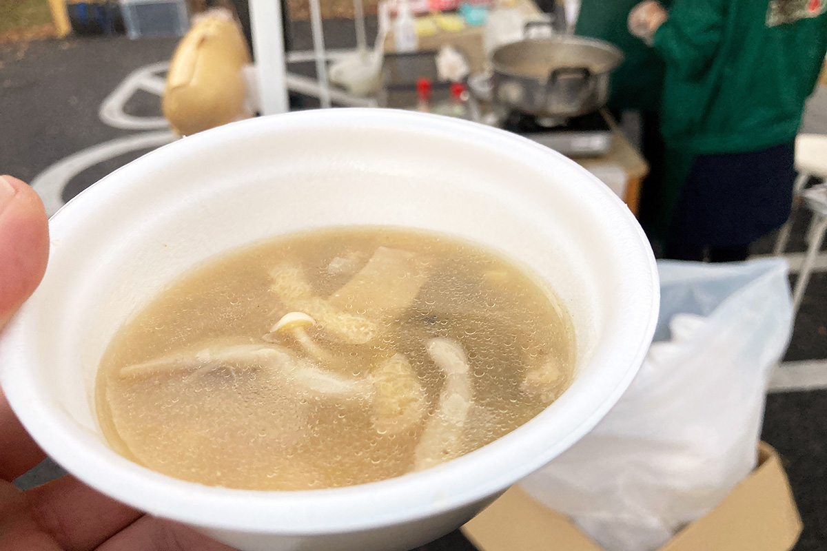日も暮れてきたタイミングで、キノコ豚汁は暖まるなぁ