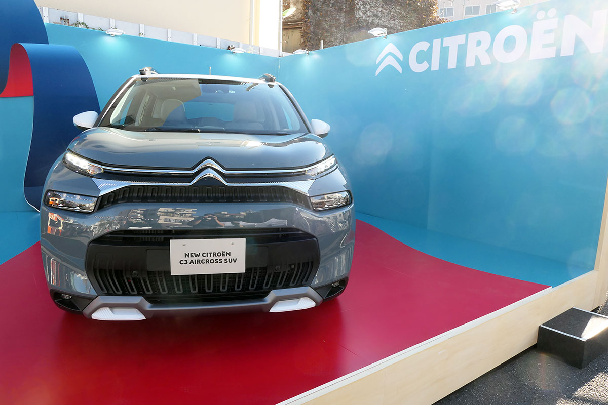 正面からのビュー、フランス車らしい独特なフォルム