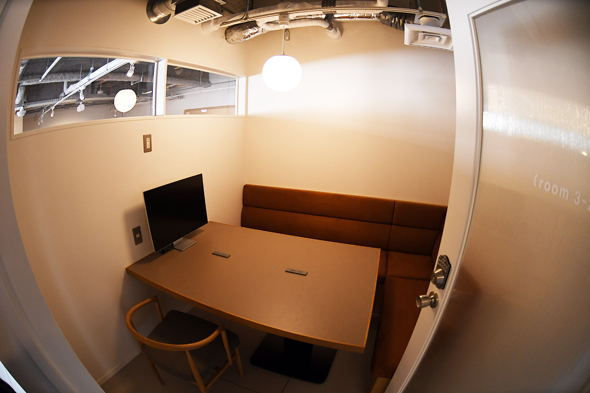 MTG ROOM 4人用