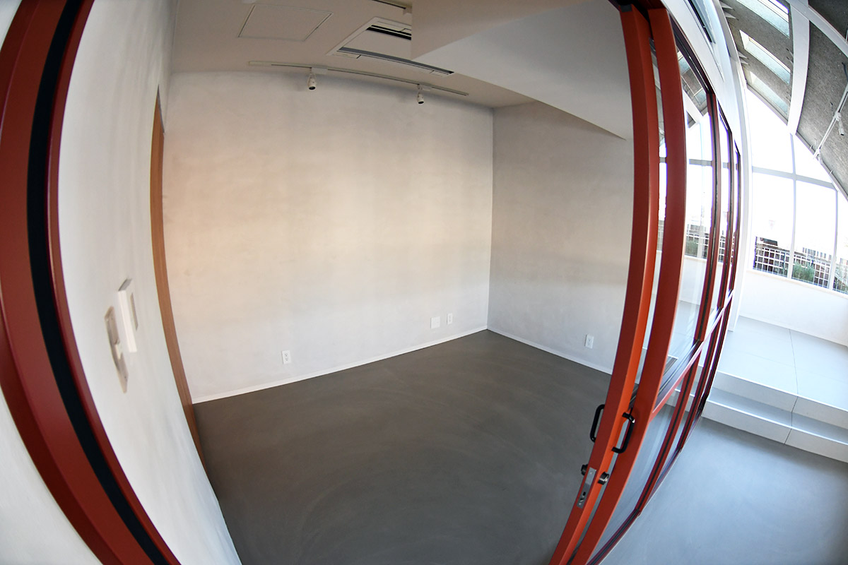 21.4㎡の部屋が二つ、合計で50㎡弱の専用オフィス空間