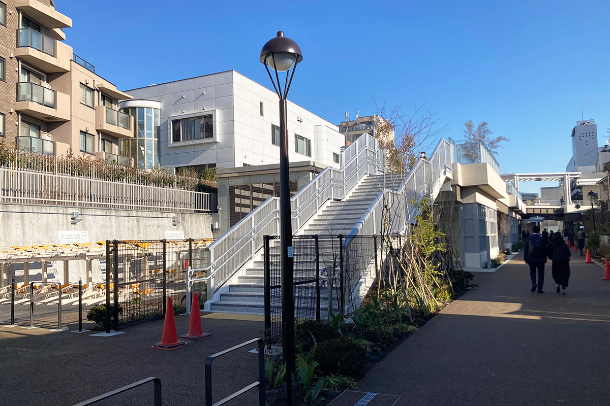 下北沢駅南西口前駐輪場