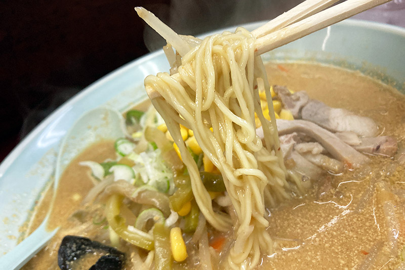 麺はラーメンと同じ、ストレートな細麺