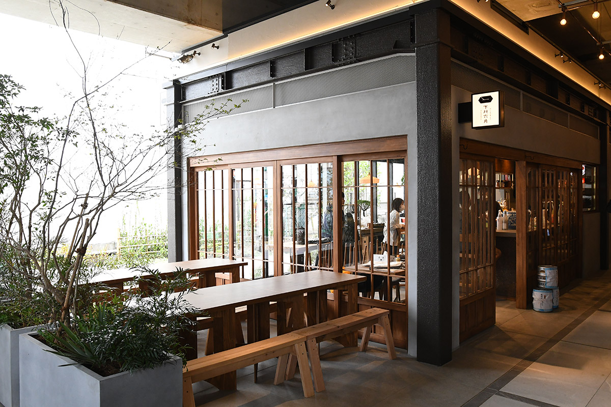 最も駅寄りに入居する居酒屋『下北六角』