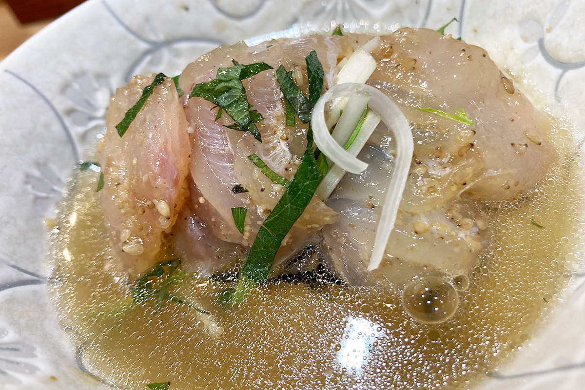 そして、溢れるうま味のスープをたっぷりかけて