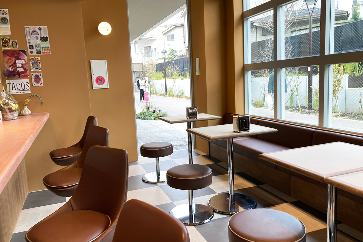 店内にはカウンター席もあるので、一人でも気兼ねなく入れます