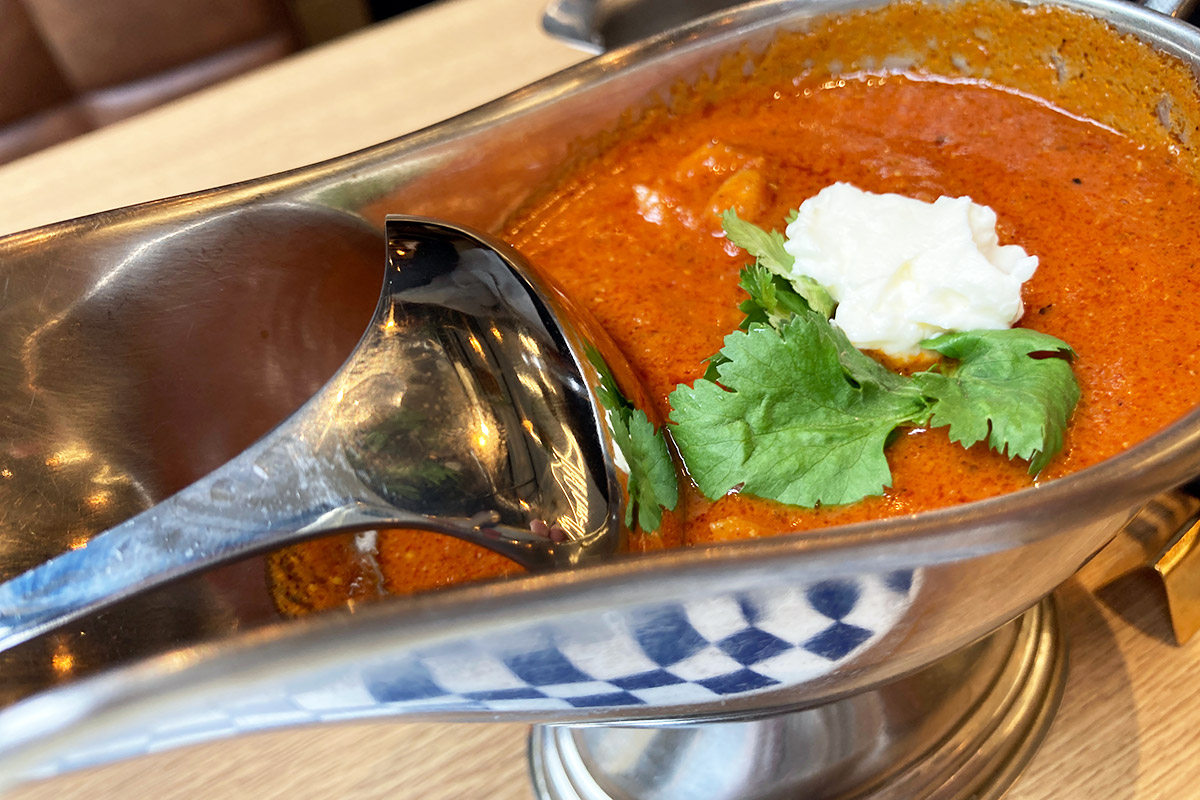 この手の入れ物に入ったカレー、久々に食べるなー