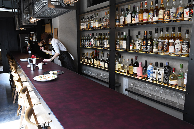 バーではデザートワインをはじめとして、様々なお酒を楽しむことができます