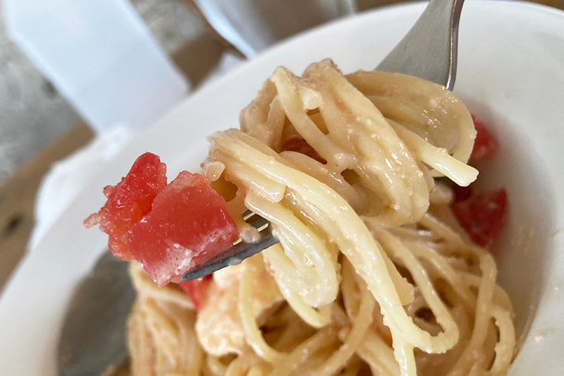 クリームチーズのまろやかなコクと、トマトの甘酸っぱさ