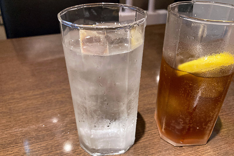 水を持ってきてくれた