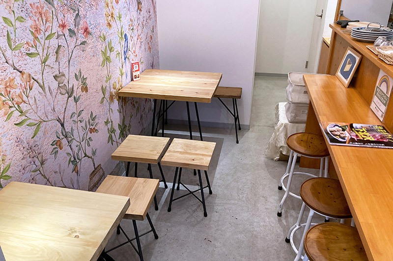 激辛とはほぼ遠い、かわいらしい店内