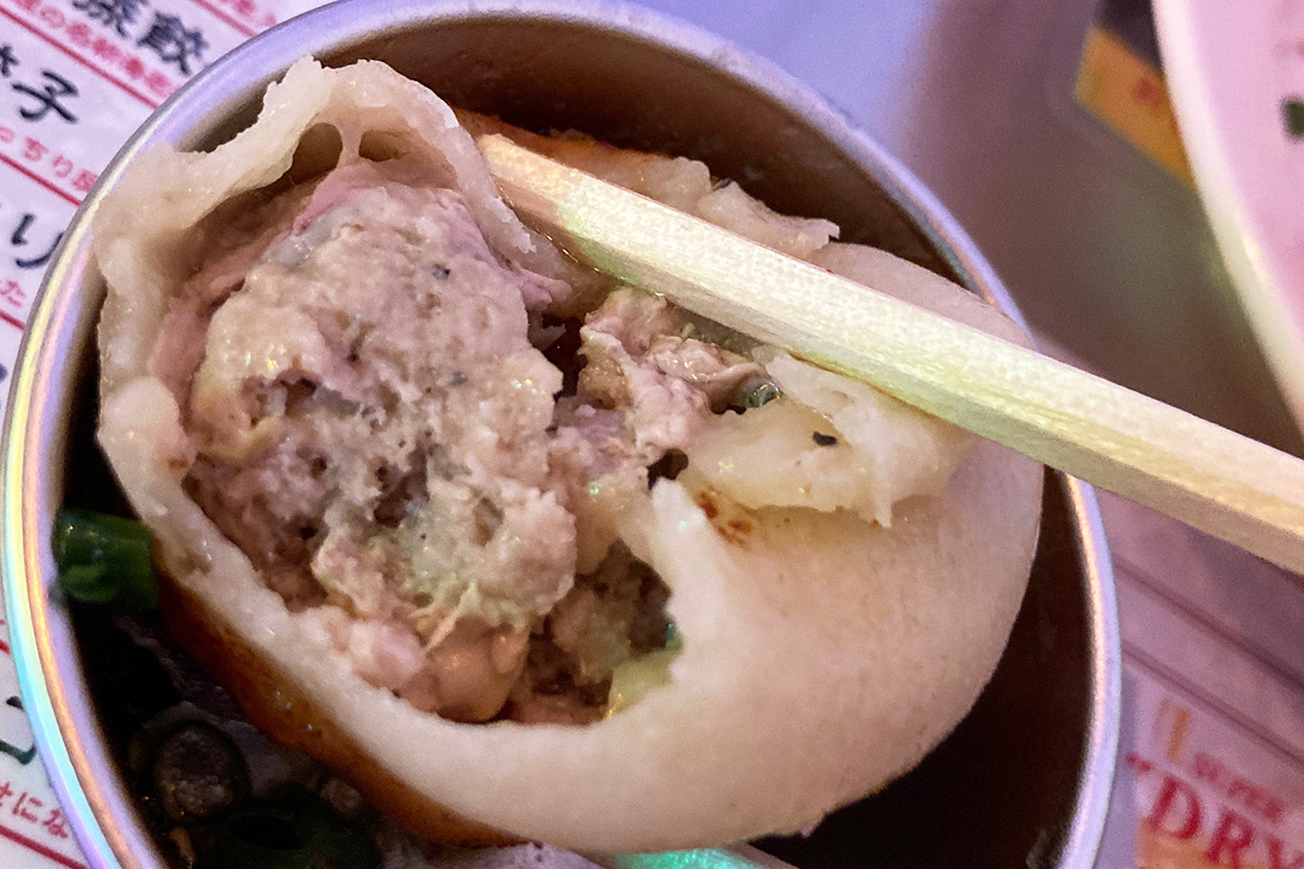 たっぷりお肉に、もっちり皮とカリカリ皮の焼小籠包