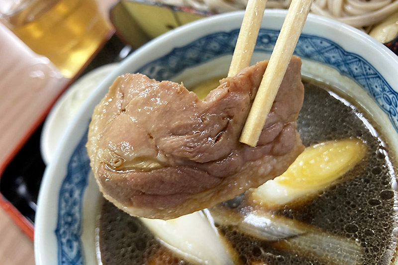 食べ応えのある厚切りの鴨肉