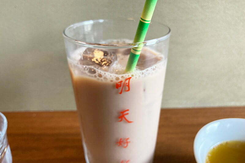 プーアル茶のミルクティーは初めて飲みましたが、ソイミルクを使っているのでとても不思議な味わいで美味