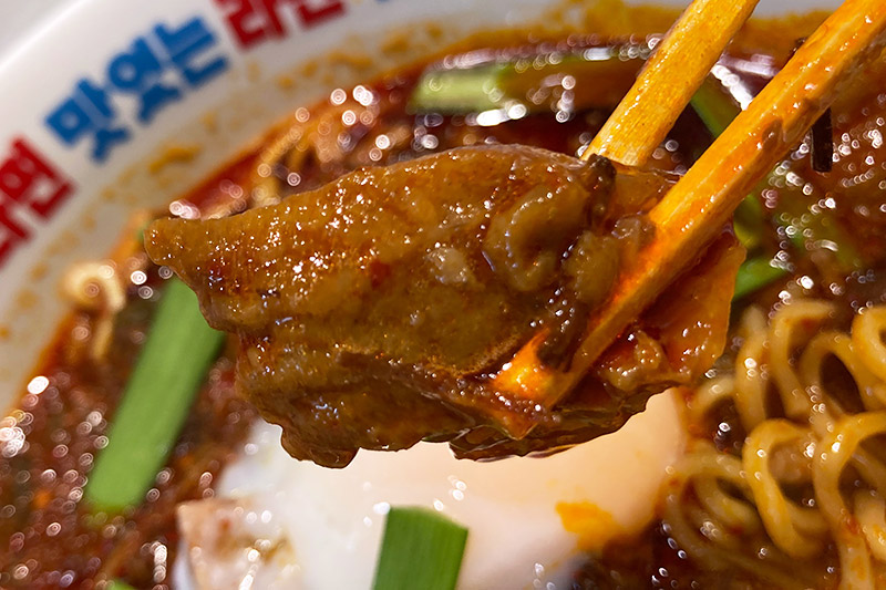 牛スジ肉がごろごろっと入ってます