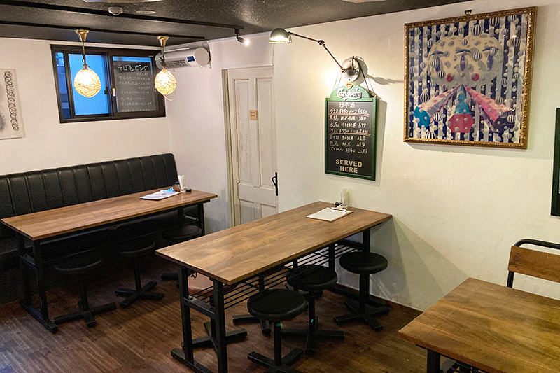 16時台と、まだ早い時間だったのでお店は空いてます