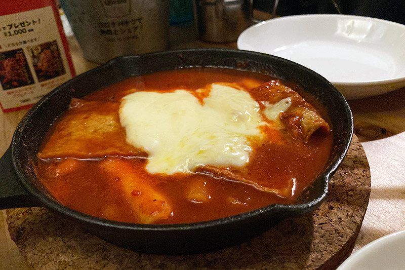 めっちゃアツアツでやってきた「チーズトッポギ」